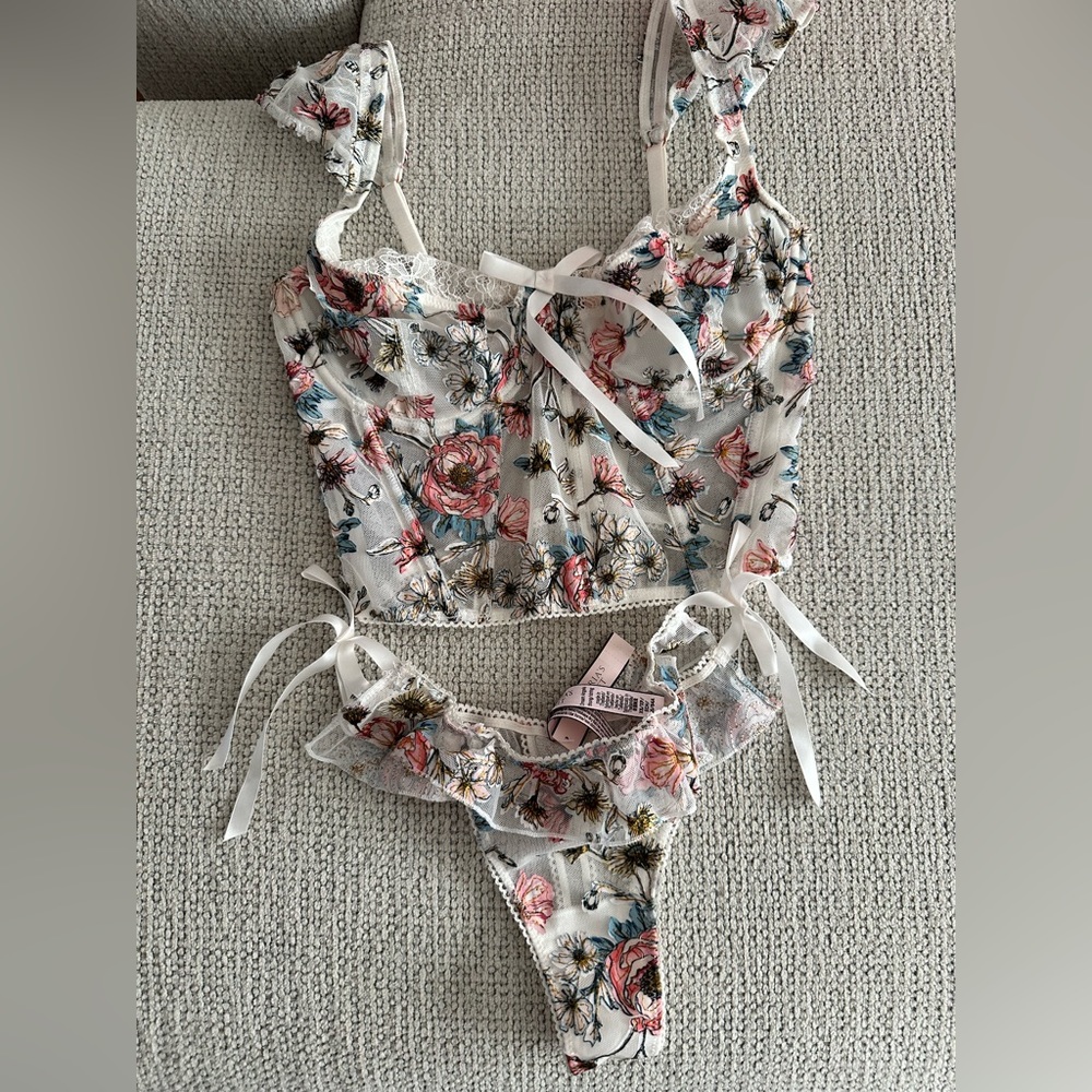 Victoria’s Secret lingerie corset set